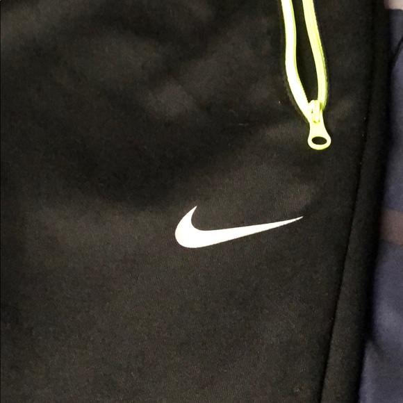 Nike jogger black medium 30” inseam - Picture 2 of 4